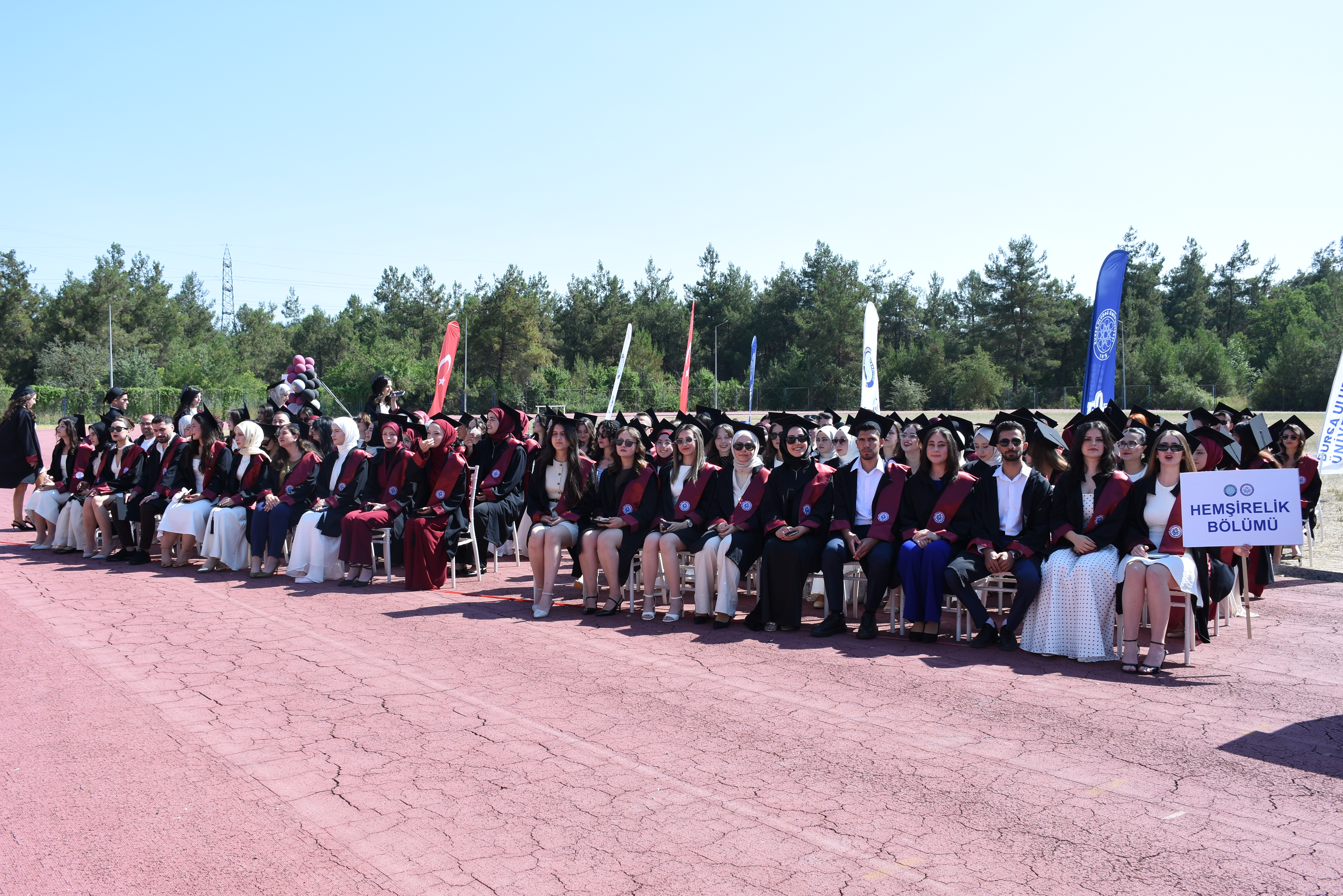 Fakültemiz Hemşirelik Ve Fizyoterapi Ve Rehabilitasyon Bölümlerinin Mezuniyet Heyecanı